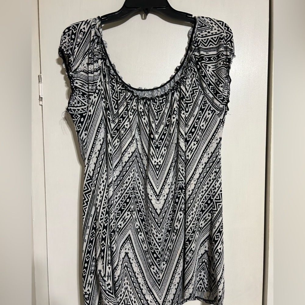 Black and White Patterned Women's Top